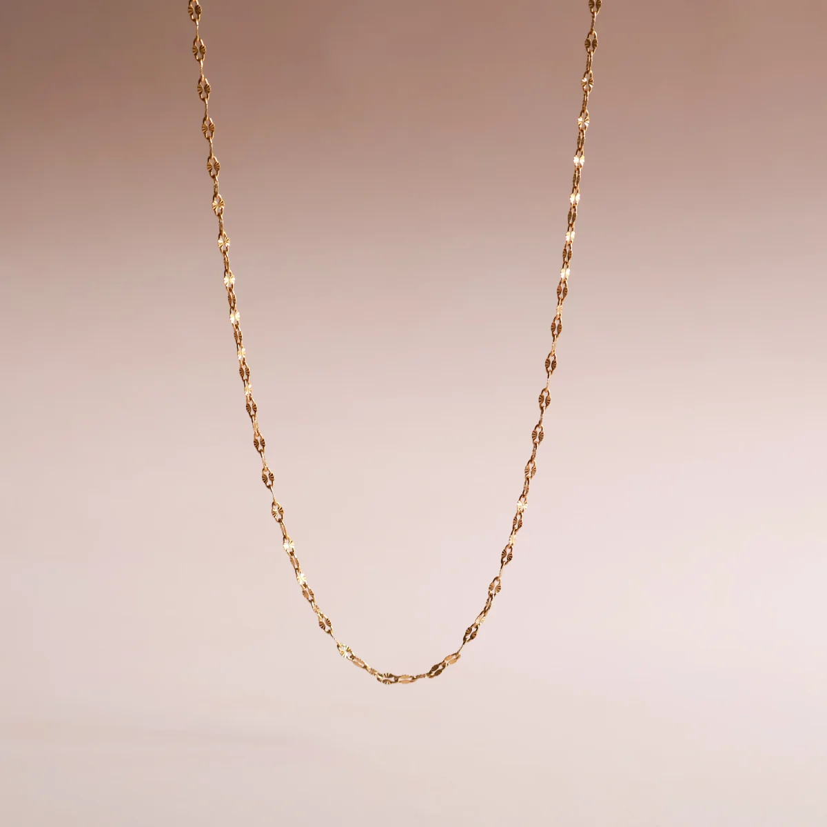 Funkelnde Halskette in Gold aus Edelstahl